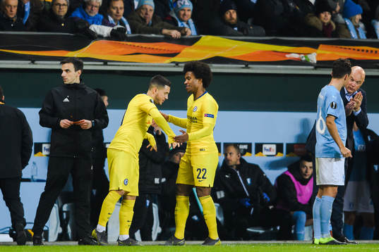 Willian changes with Eden Hazard of Chelsea