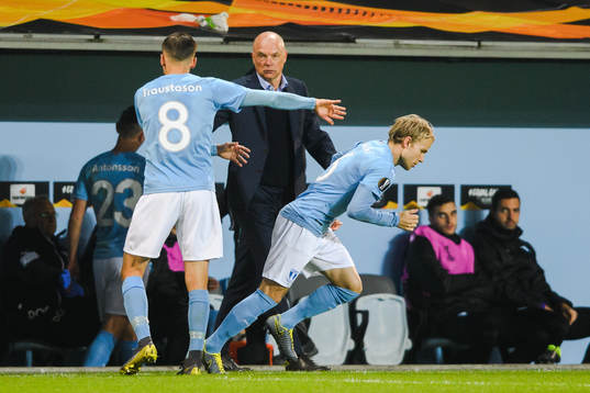 Arnór Ingvi Traustason changes with Oscar Lewicki of