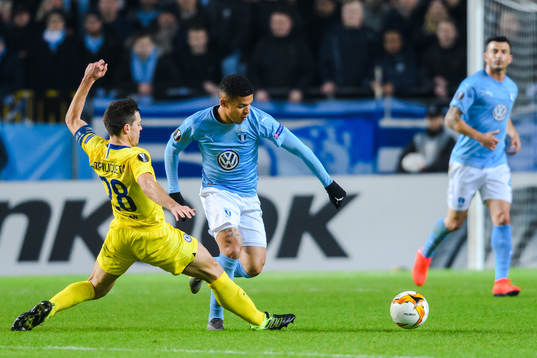 Romain Gall of Malmö FF and Olivier Giroud of Chelsea