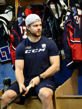 Linköpings Andrew Gordon före ishockeymatchen i SHL