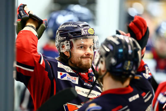 Linköpings Andrew Gordon före ishockeymatchen i SHL
