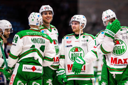Rögles spelare jublar