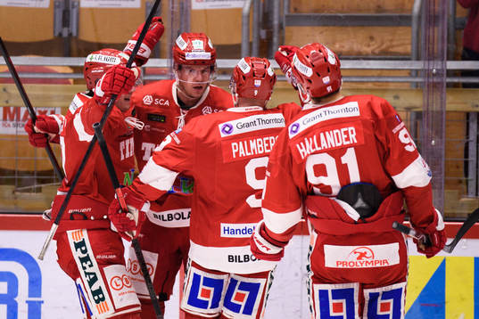 Timrås Morten Madsen jublar med lagkamrater