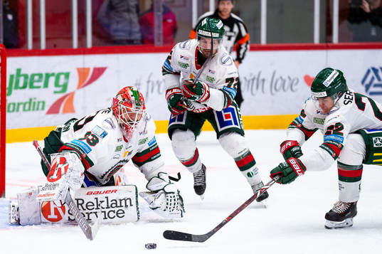 Frölundas målvakt Johan Mattsson, Patrik Carlsson och