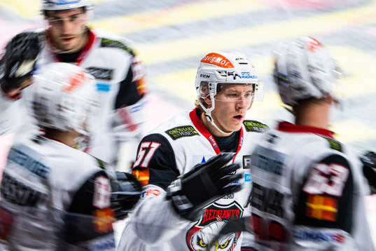 Malmö Redhawks Emil Sylvegård jublar