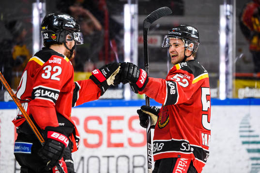 Luleås Oscar Engsund och Karl Fabricius jublar