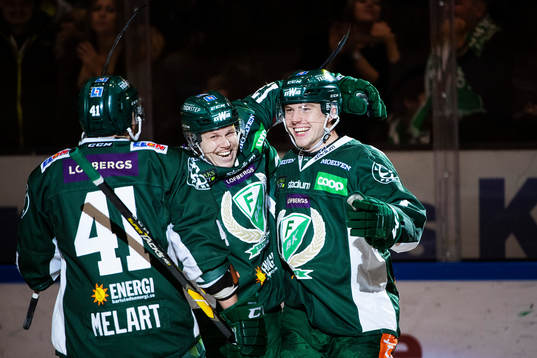 Färjestads Daniel Viksten och Johan Ivarsson jublar