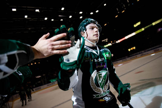 Färjestads Oskar Steen jublar