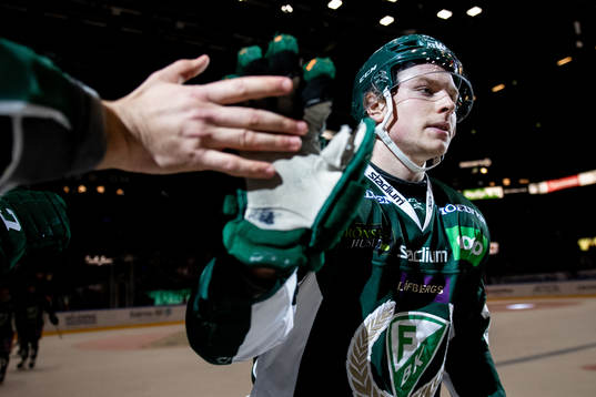 Färjestads Oskar Steen jublar
