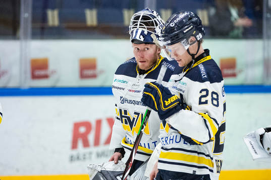 s målvakt Jonas Gunnarsson  och Anton Bengtsson deppar