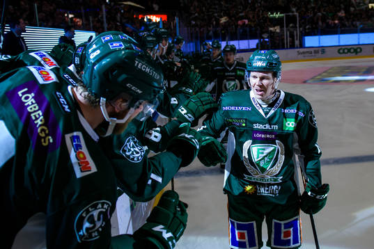 Färjestads Daniel Viksten jublar