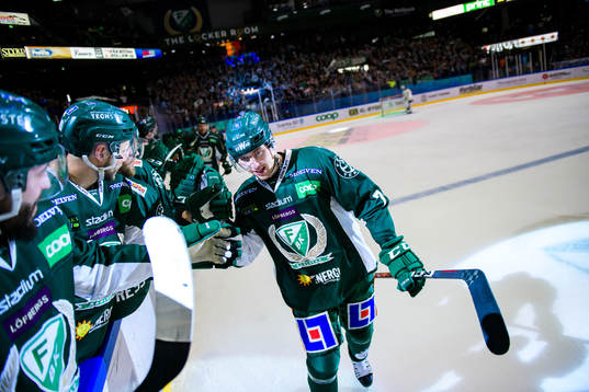 Färjestads Johan Ivarsson jublar
