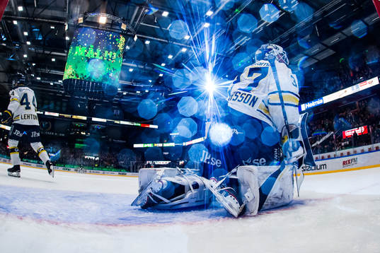 s målvakt Jonas Gunnarsson deppar