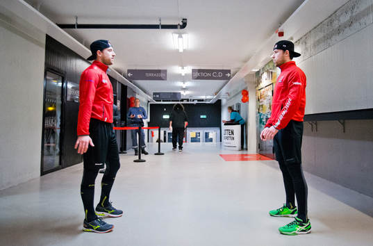 Örebros tvillingar Tyson Spink och Tylor Spink värmer upp