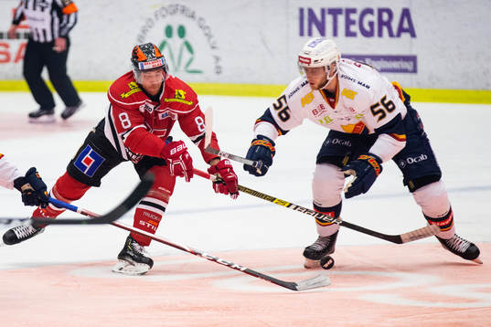 Örebros Tyson Spink och Djurgårdens Robin Norell