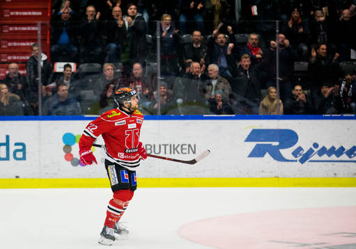 Örebros Jonathan Andersson jublar vid 1-0