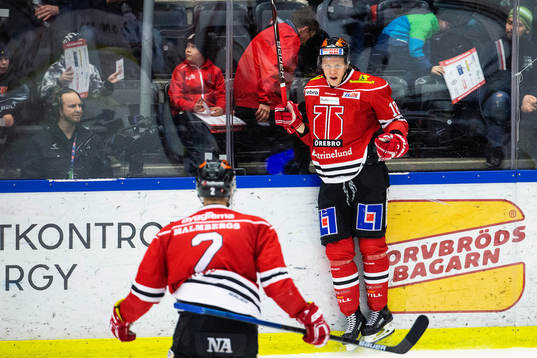 Örebros Rodrigo Abols jublar