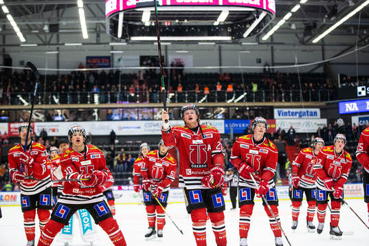 Örebros Shane Harper och Linus Arnesson  jublar framför