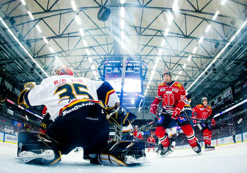 Örebros Jonathan Andersson gör 1-0 och Kalle Olsson