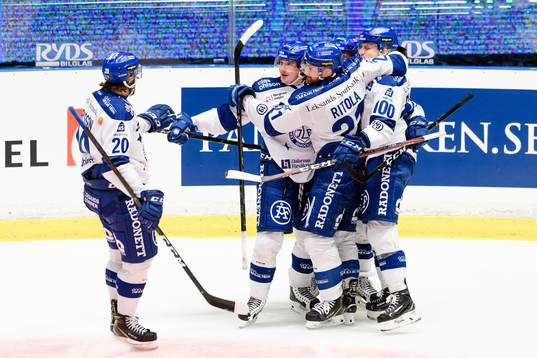Leksands Johan Porsberger jublar med Mattias Karlsson ,