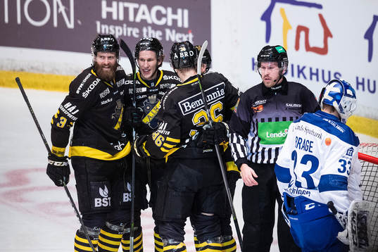 s Johan Larsson, Fredric Weigel jublar med Anton Holm