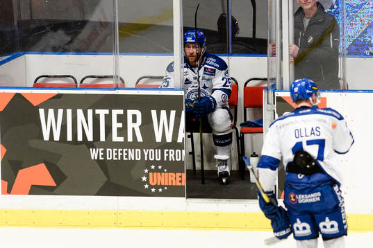 Leksands Linus Persson  och Jesper Ollas i utvisningsbåset