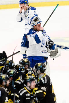 Leksands målvakt Axel Brage och Daniel Gunnarsson deppar