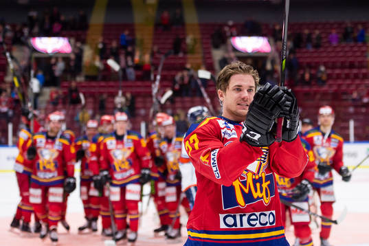 Malmö Redhawks Pontus Netterberg jublar