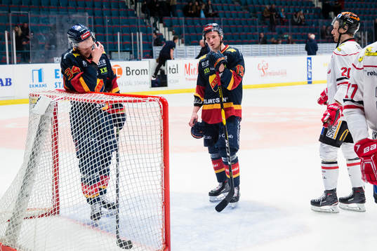 Djurgårdens Jakob Lilja (h) och Daniel Brodin (v) deppar