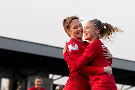 Göteborgs Emma Koivisto och Karin Lundin jublar