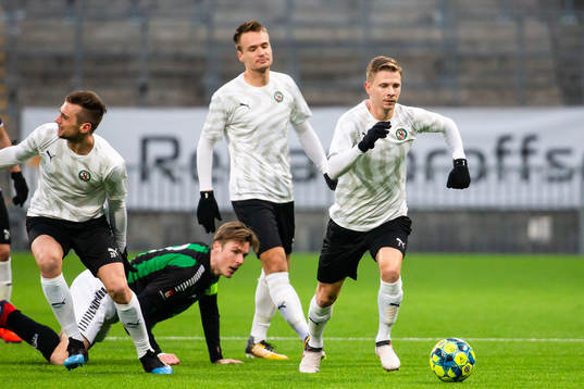 GAIS Marcus Bergholtz och Örebros Johan Bertilsson