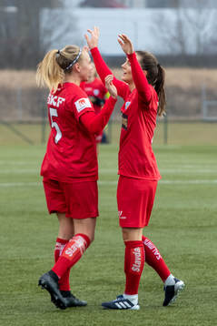 Göteborgs Vilde Böe Risa och Emma Koivisto jublar