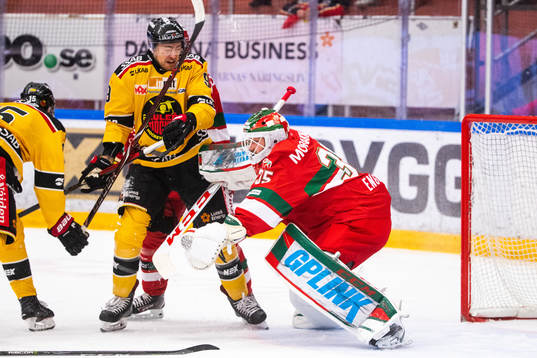 Luleås Johan Forsberg och Moras målvakt Christian