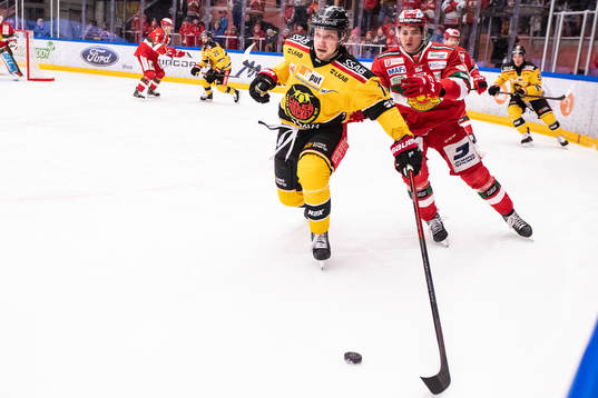 Luleås Petter Emanuelsson och Moras Michael Haga