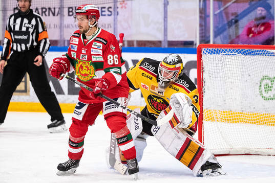 Moras Mathias Bromé och Luleås målvakt Joel Lassinatti