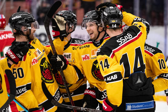 Luleås Petter Emanuelsson jublar