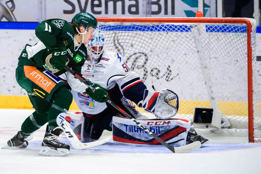 Färjestads Joakim Nygård och Linköpings målvakt Jonas