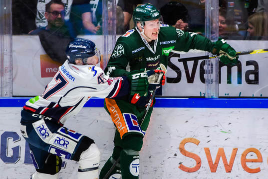 Linköpings Anton Karlsson och Färjestads Gustav Rydahl