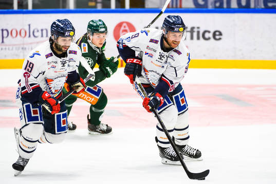 Linköpings Joe Whitney och Färjestads Oskar Steen