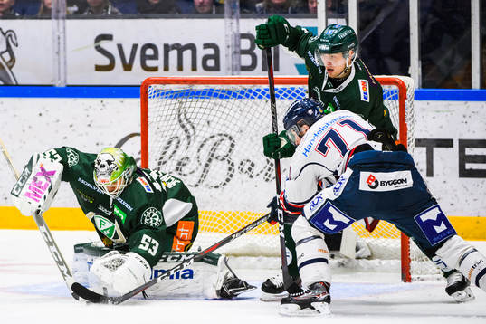 Färjestads målvakt Markus Svensson och Johan Ivarsson