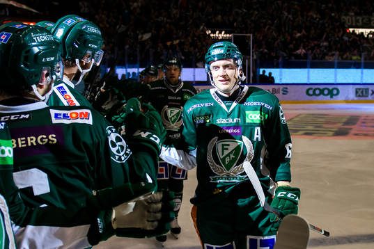 Färjestads Johan Ryno jublar