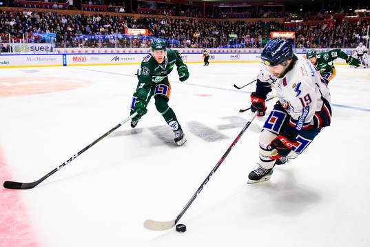 Färjestads Carl Jakobsson och Linköpings Joe Whitney