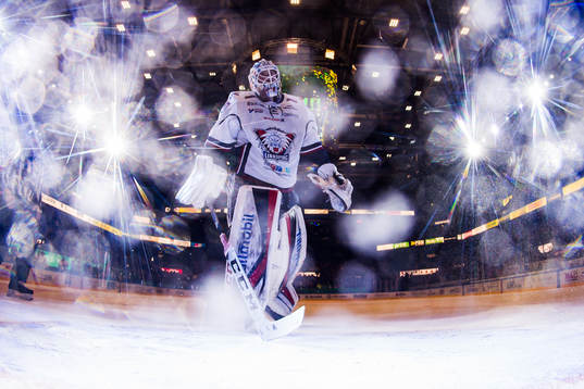 Linköpings målvakt Jonas Gustavsson deppar