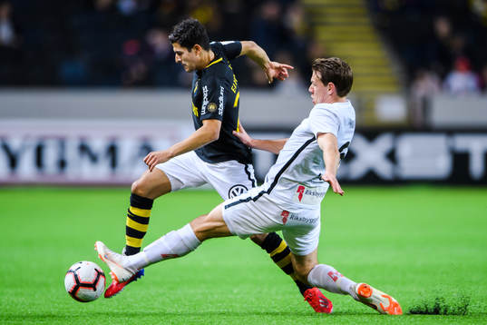 s Tarik Elyounoussi och Jönköpings Philip Wiström