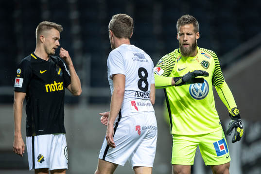 Jönköpings Joakim Karlsson och målvakt Frank Pettersson