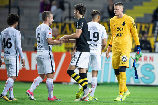 s Daniel Granli tackar varandra