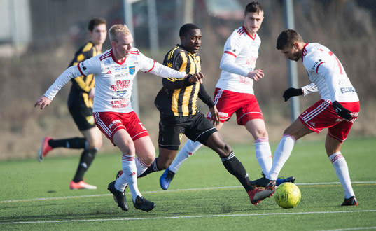 Bläddra bland fler bilder av Fotboll, träningsmatch, IFK Hässleholm - IS Halmia