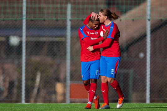 Helsingborgs Wanderson do Carmo jublar med Charlie Weberg