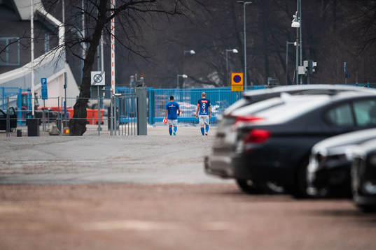 Norrbys Richard Yarsuvat och Nicklas Savolainen går över