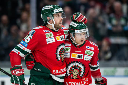 Frölundas Brandon Gormley jublar med Ryan Lasch
